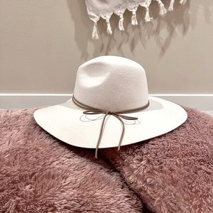 Aritzia Auxiliary Wool Western Hat XS/S in Pearly White